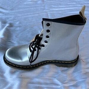 BNIB 10 SILVER VEGAN DR MARTEN BOOTS